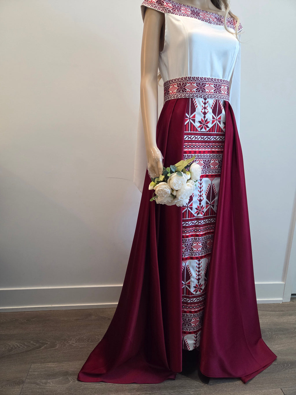 'The Yaffa Thobe - Burgundy and White Bridal sleeveless Off Shoulder Long Train Thobe Dress