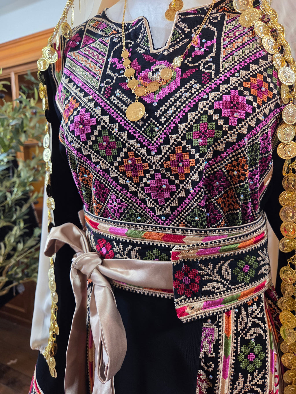 Tulip Thobe - Black Flower Traditional Full Tatreez Back and Front Palestinian Thobe