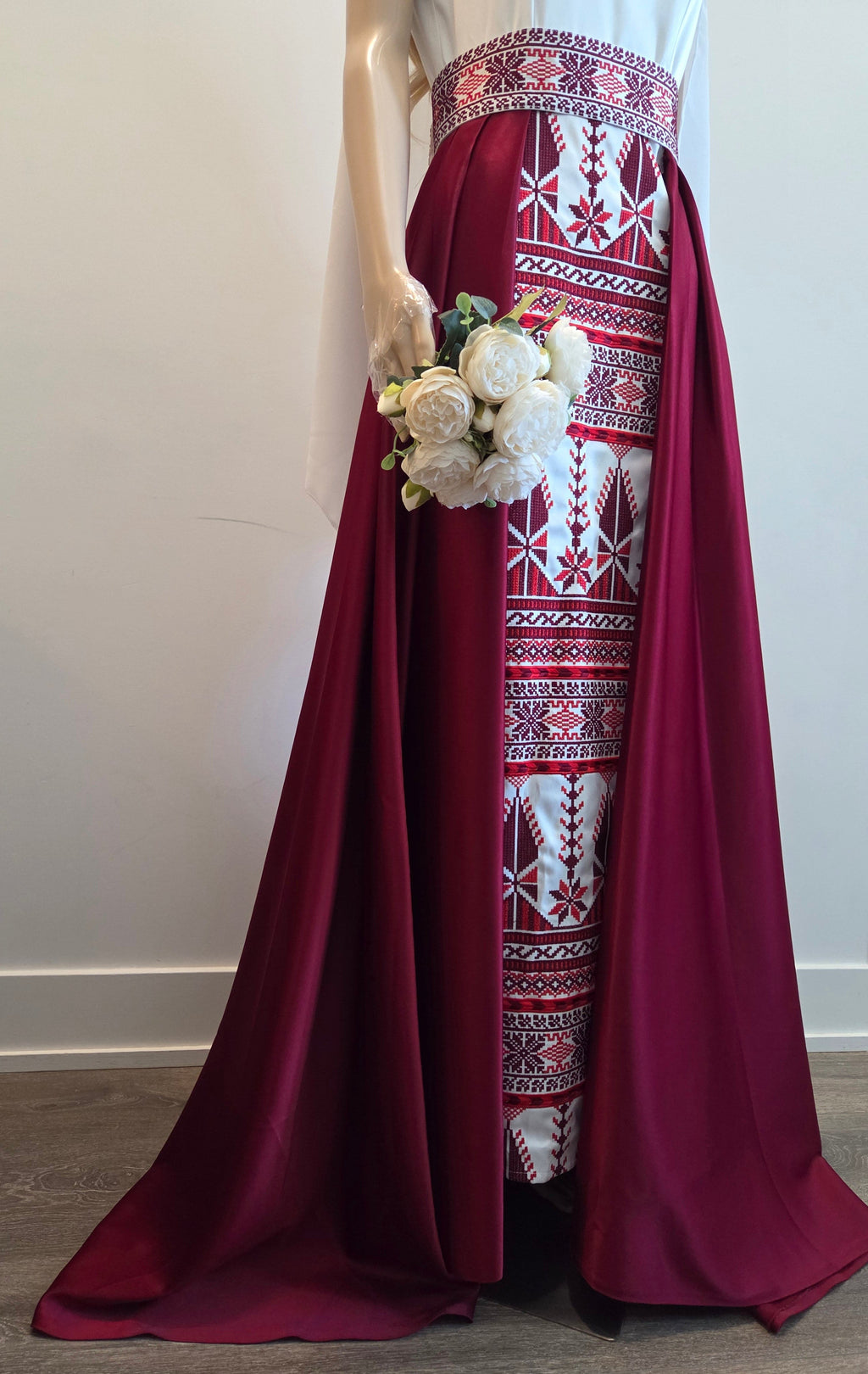'The Yaffa Thobe - Burgundy and White Bridal sleeveless Off Shoulder Long Train Thobe Dress